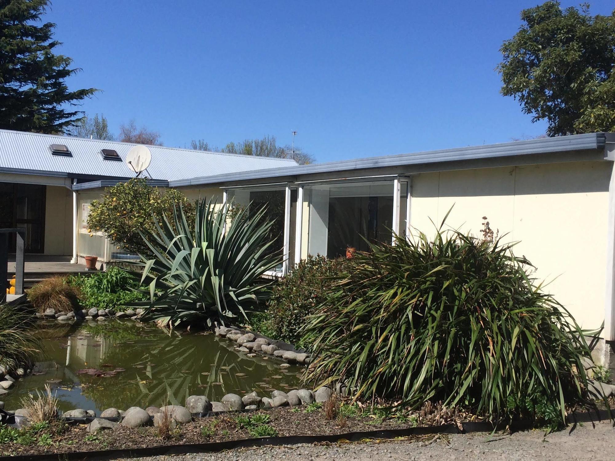 Water Lily Garden Bed & Breakfast Christchurch Exterior photo