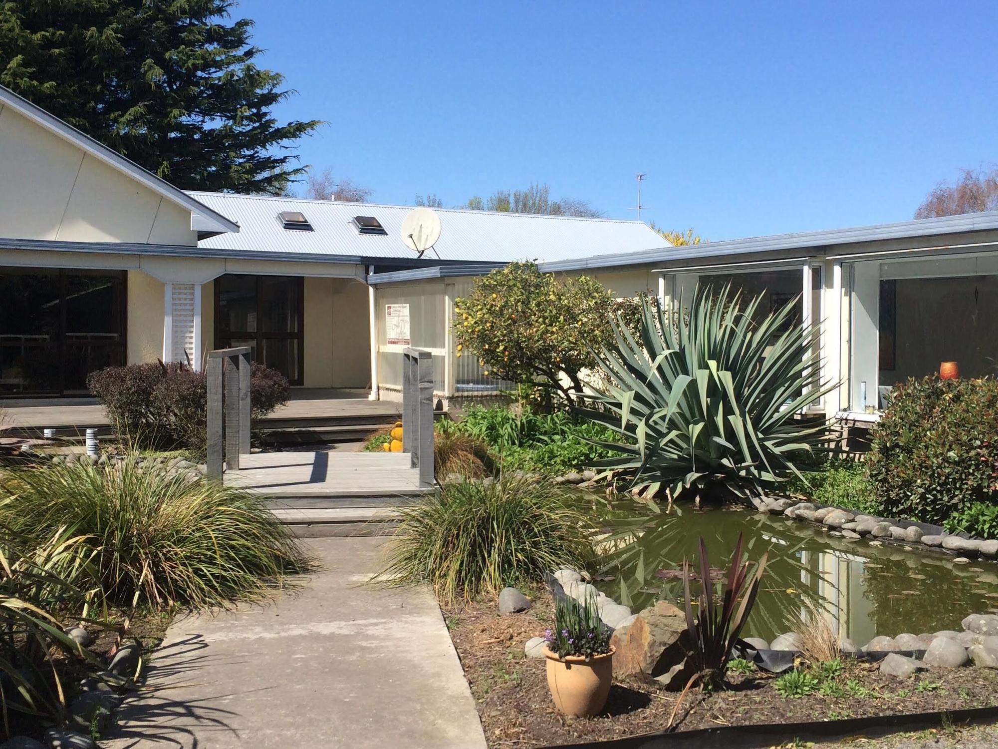 Water Lily Garden Bed & Breakfast Christchurch Exterior photo